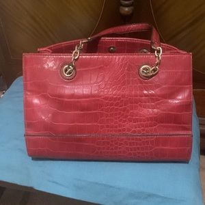Red shoulder bag or purse. Gold tone chain accent. Lots off pockets inside.